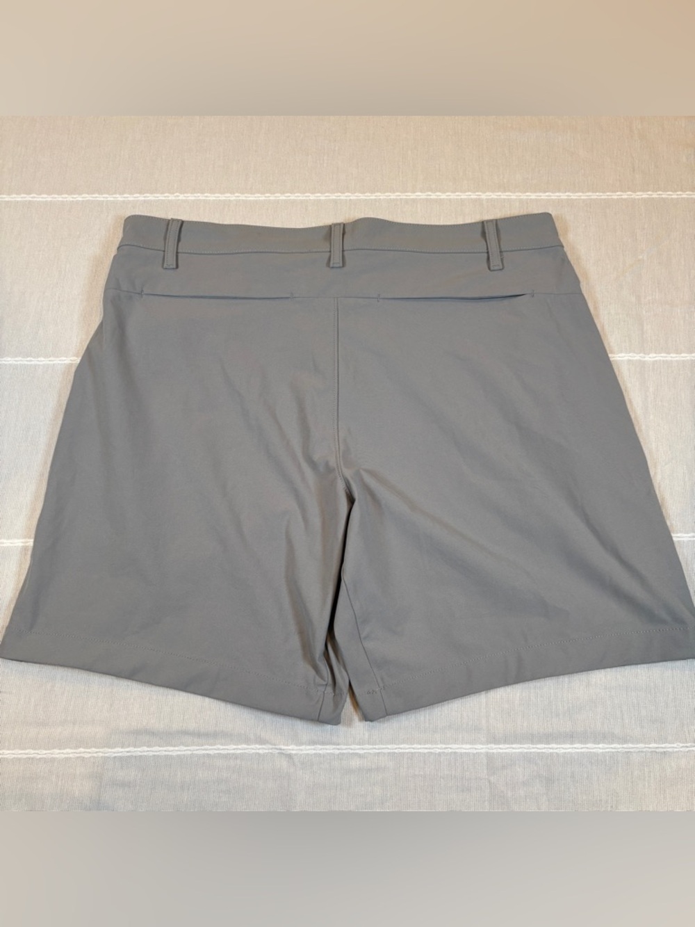 NWT Fabletics Men's Gray The Only Short Size 34 Athletic Gym Golf Stretch - Picture 4 of 9